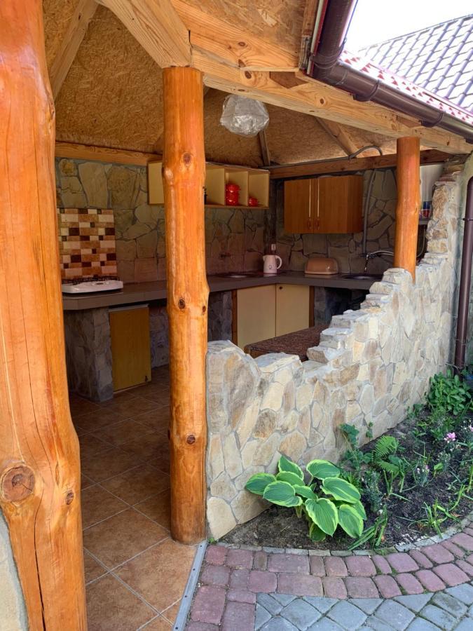 Комфортабельный Коттедж Bed & Breakfast Svityaz' Luaran gambar