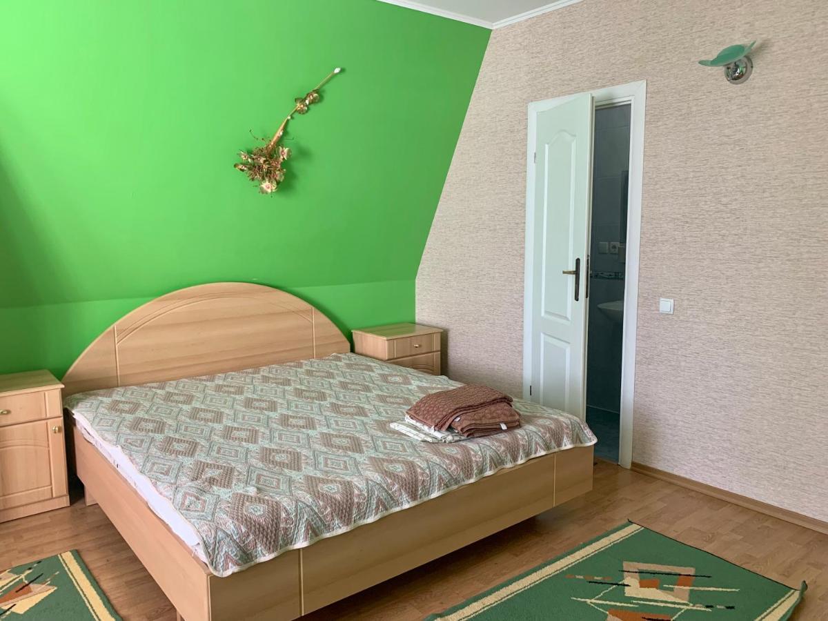 Комфортабельный Коттедж Bed & Breakfast Svityaz' Luaran gambar