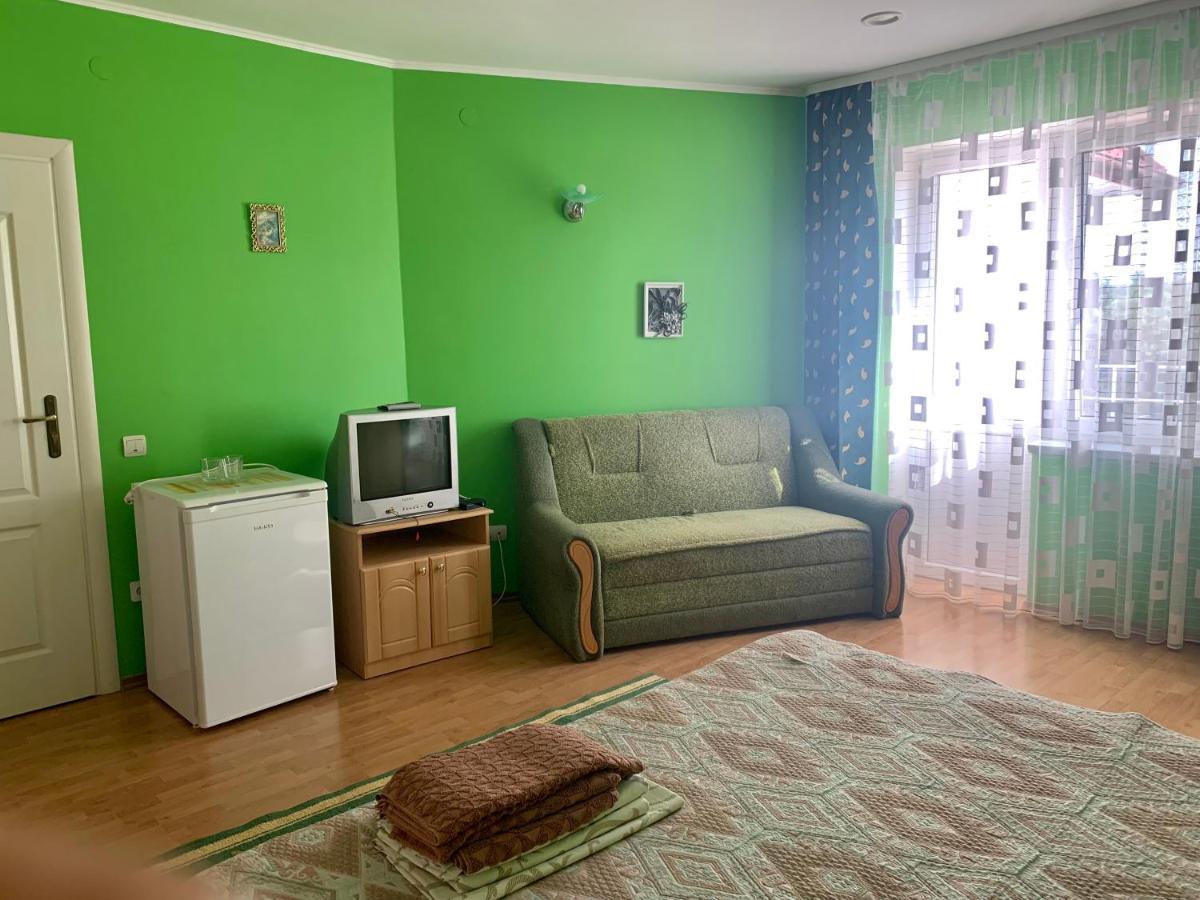 Комфортабельный Коттедж Bed & Breakfast Svityaz' Luaran gambar